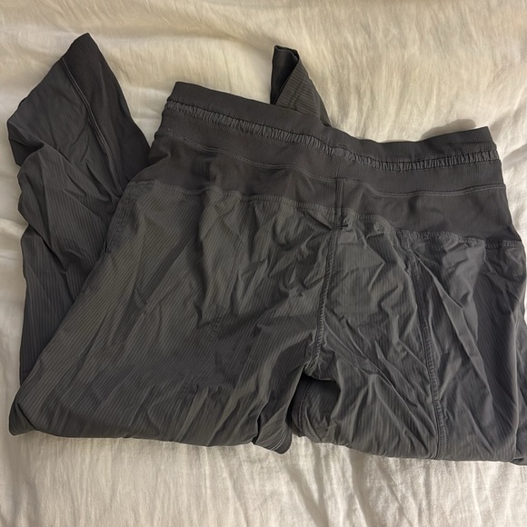 Lululemon pants - Picture 2 of 4